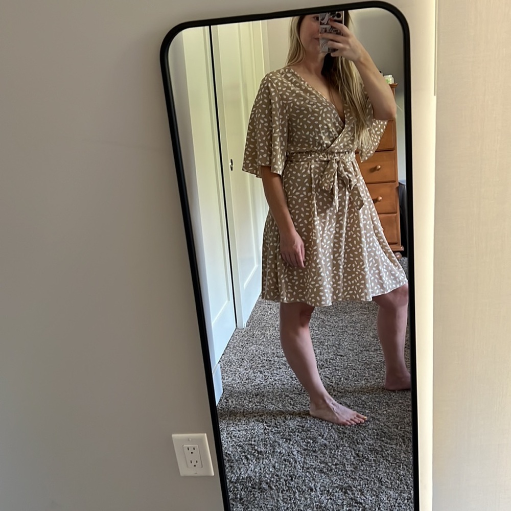 Super cute flowy front tie dress
